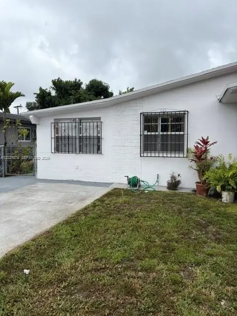 336 E 41st St, Hialeah, FL 33013 - #2