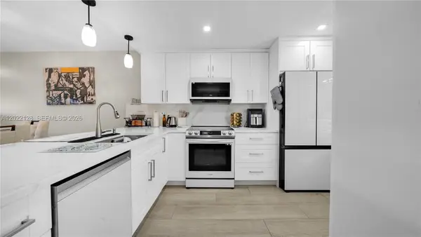 605 Oaks Dr #502, Pompano Beach, FL 33069