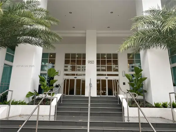 950 Brickell Bay Dr #2206, Miami, FL 33131