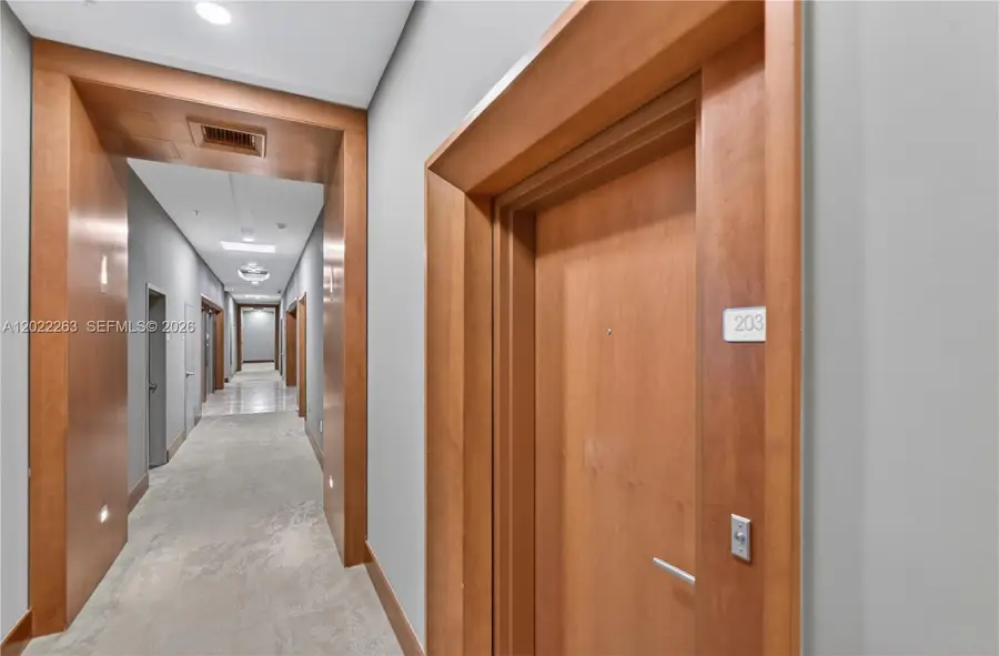 31 SE 5th St #203, Miami, FL 33131 - #3