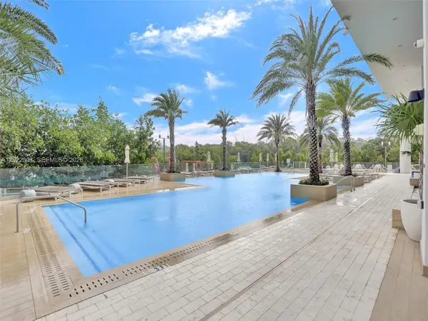 16385 N Biscayne Blvd #403, North Miami Beach, FL 33160