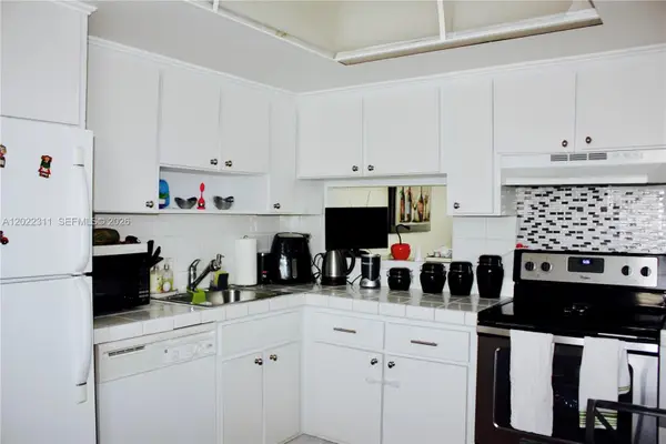 18555 NE 14th Ave #702A, Miami, FL 33179