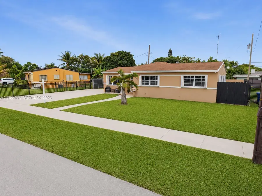 1081 NW 198th St, Miami Gardens, FL 33169 - #2