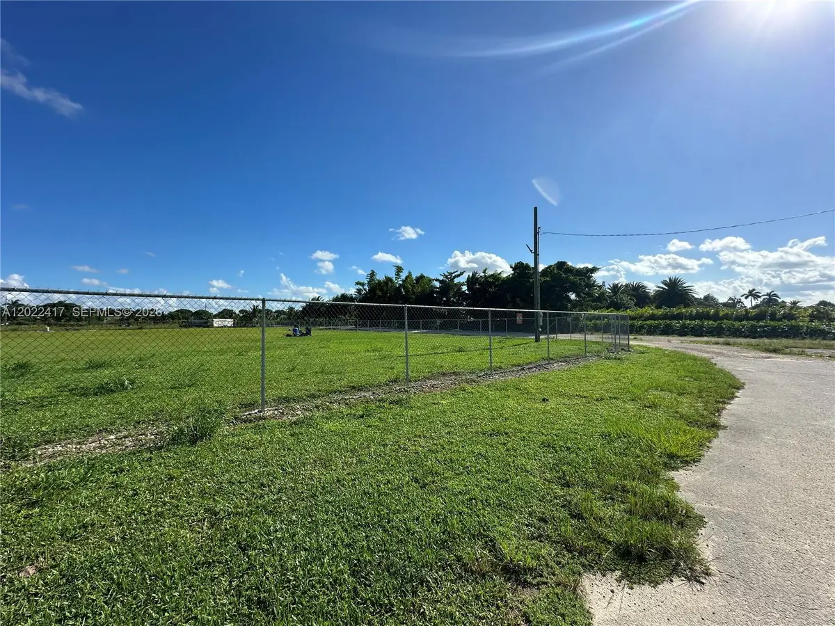 19690 Sw 206th St, Miami, FL 33187 - #1