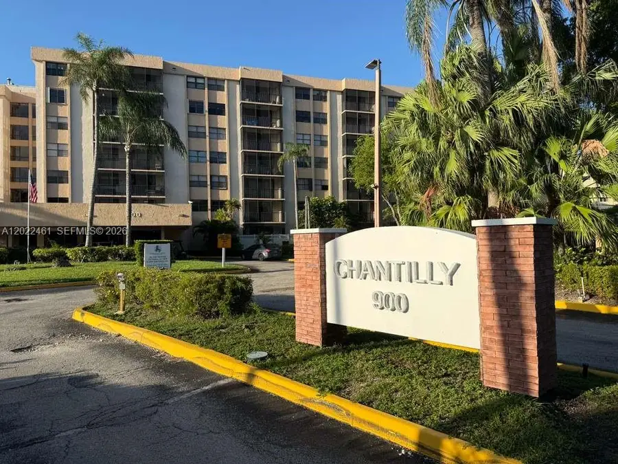 900 NE 195th St #618, Miami, FL 33179 - #2
