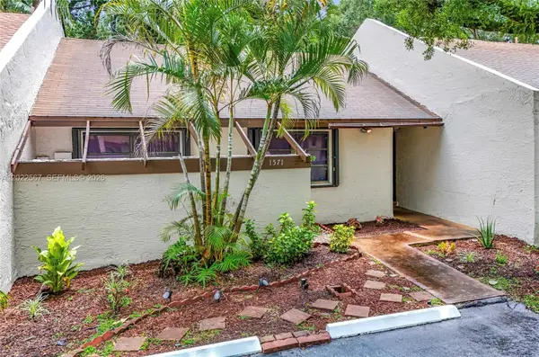 1571 NW 96th Way, Pembroke Pines, FL 33024