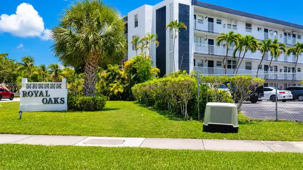 447 NE 195th St #117, Miami, FL 33179