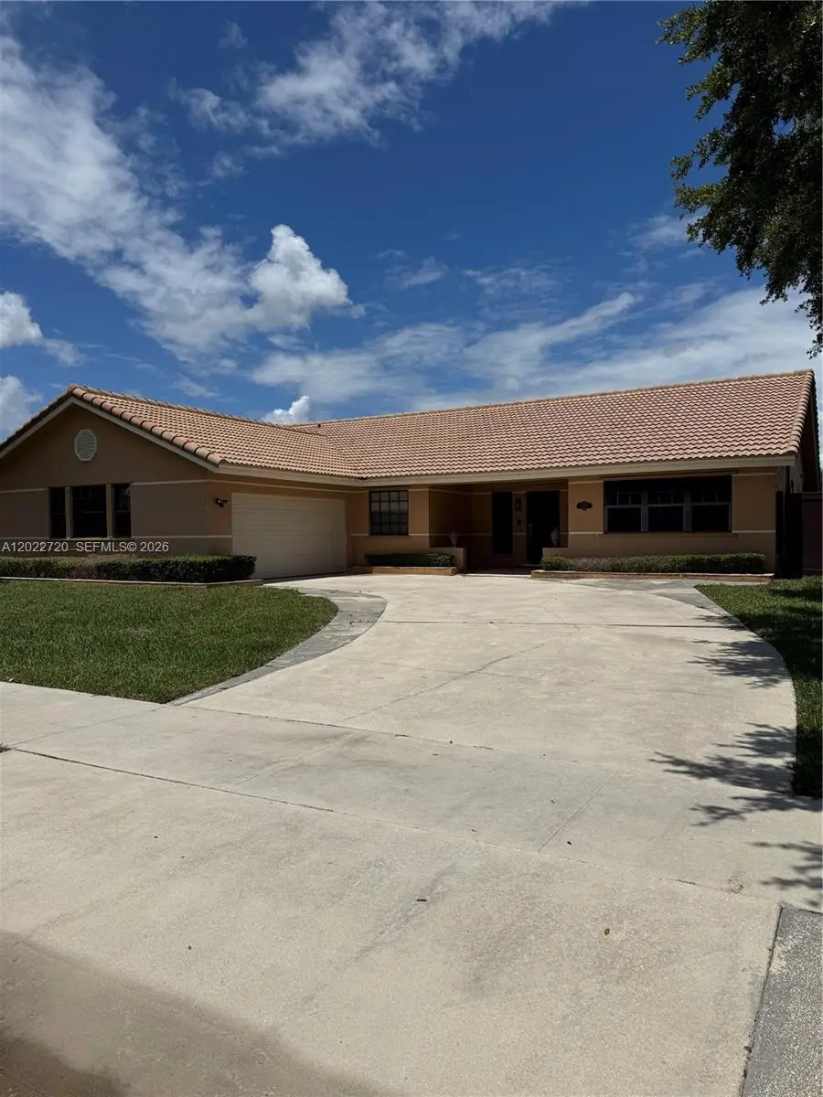 6950 W Wedgewood Ave, Davie, FL 33331 - #1