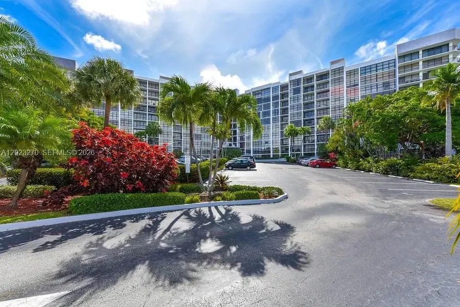 600 Parkview Dr #829, Hallandale Beach, FL 33009 - #3