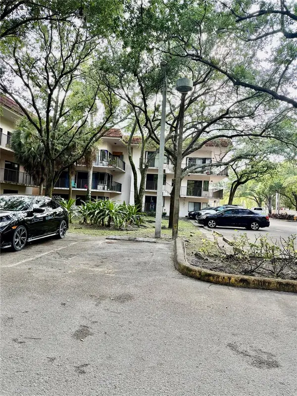 4725 SW 62nd Ave #104, Davie, FL 33314