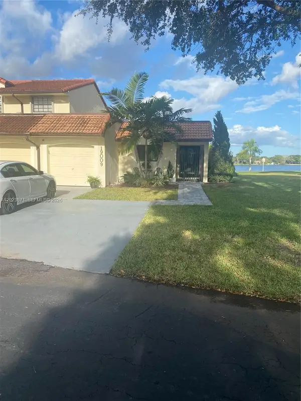 19009 NW 64th Ct, Hialeah, FL 33015