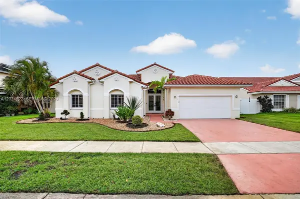 317 SW 185th Ter, Pembroke Pines, FL 33029