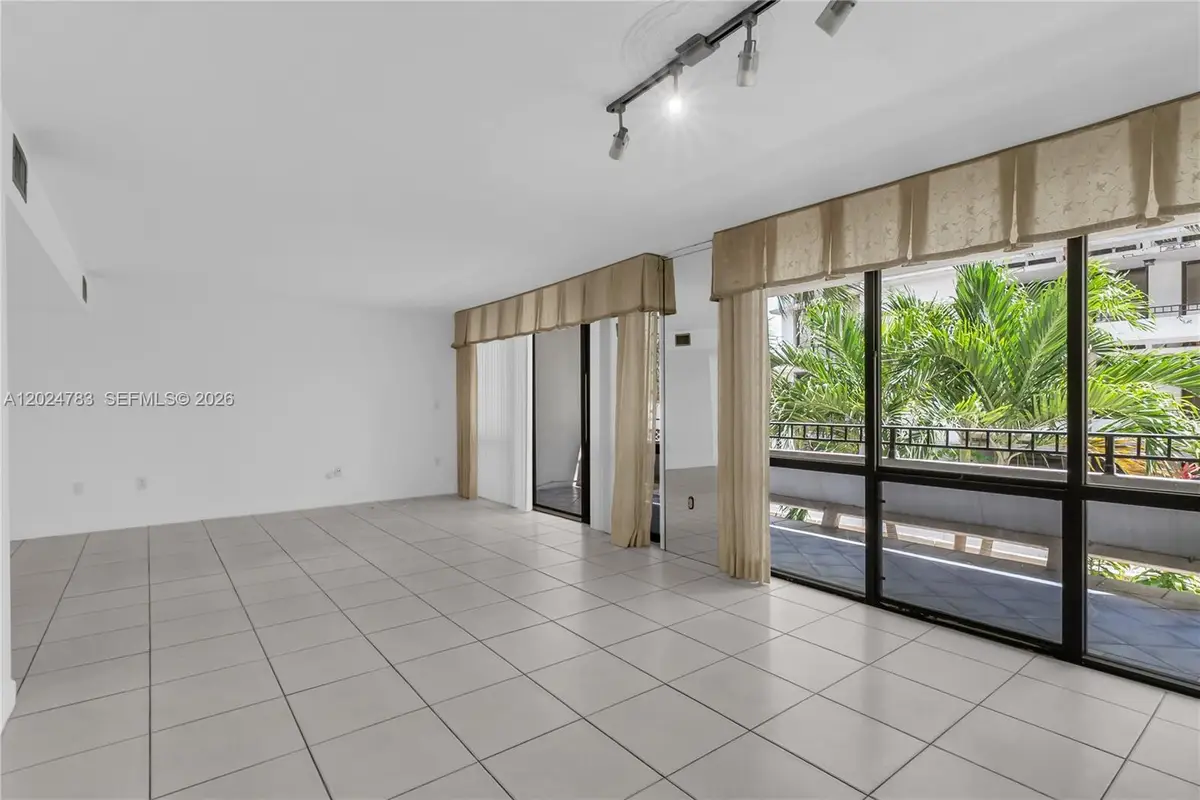 13951 Kendale Lakes Cir #208A, Miami, FL 33183 - #1