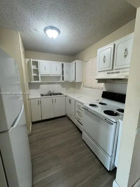 525 W 69th St #101, Hialeah, FL 33014 - #2