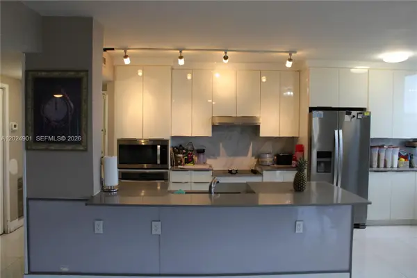 4200 Hillcrest Dr #820, Hollywood, FL 33021