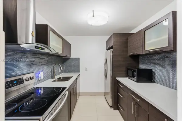 3625 N Country Club Dr #402, Aventura, FL 33180