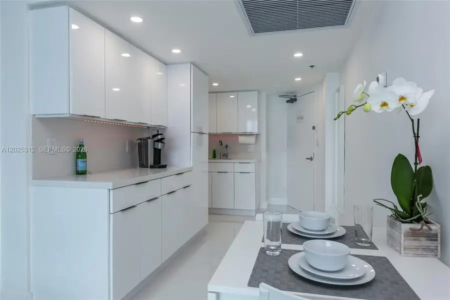 5445 Collins Ave #1232, Miami Beach, FL 33140 - #3