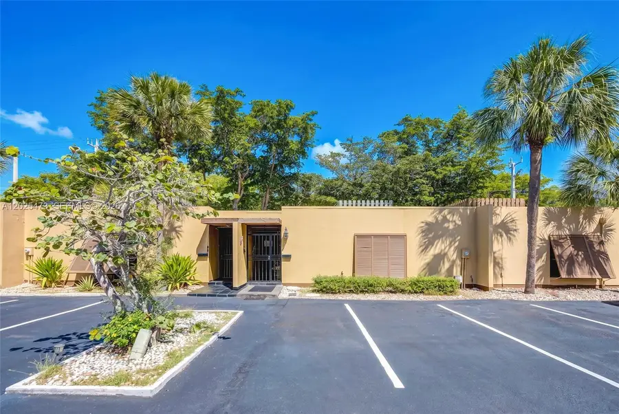 6705 Kingsmoor Way, Miami Lakes, FL 33014 - #2