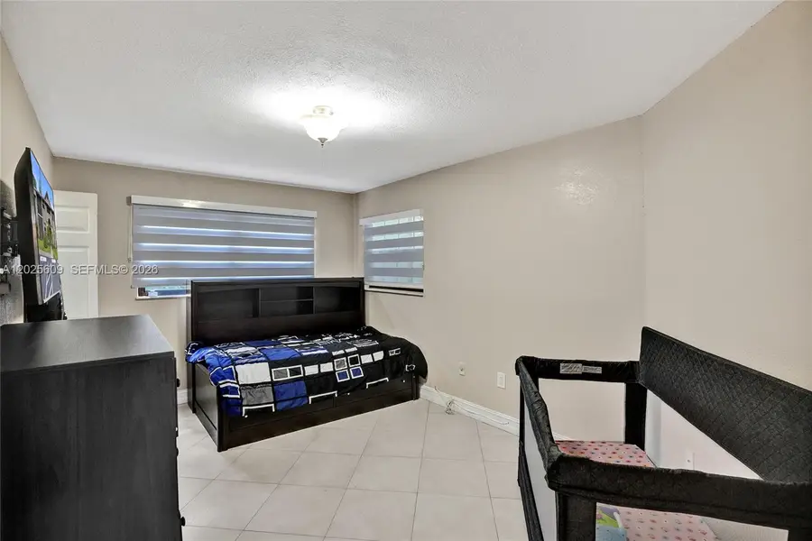927 NE 199th St #103, Miami, FL 33179 - #3