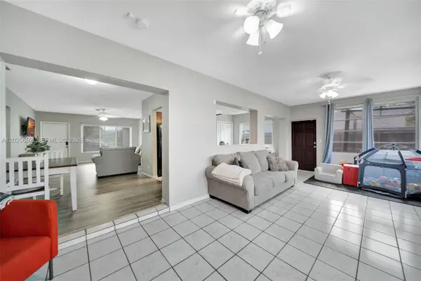 5380 SW 11th St, Margate, FL 33068