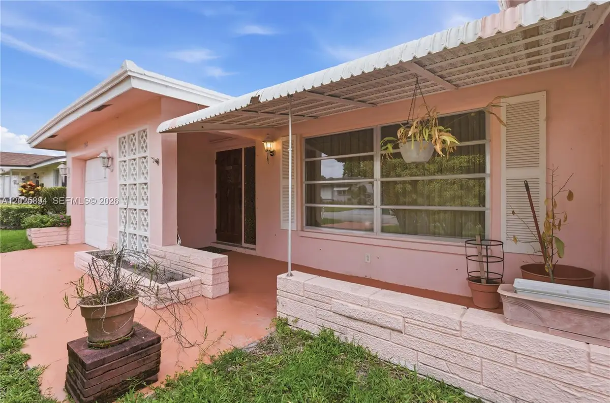4901 NW 53rd St, Tamarac, FL 33319 - #1