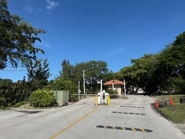 6101 N Falls Circle Dr #312, Lauderhill, FL 33319
