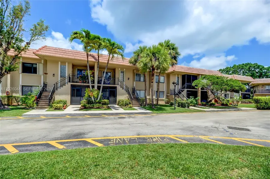 302 Lakeview Dr #105, Weston, FL 33326 - #2