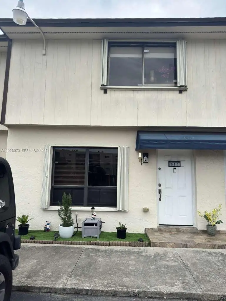 8430 NW 8th St #B11, Miami, FL 33126 - #1