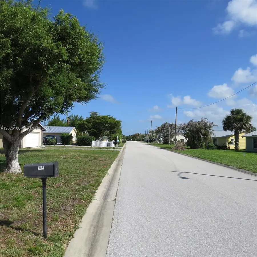 9051 SE Eagle Ave, Hobe Sound, FL 33455 - #2
