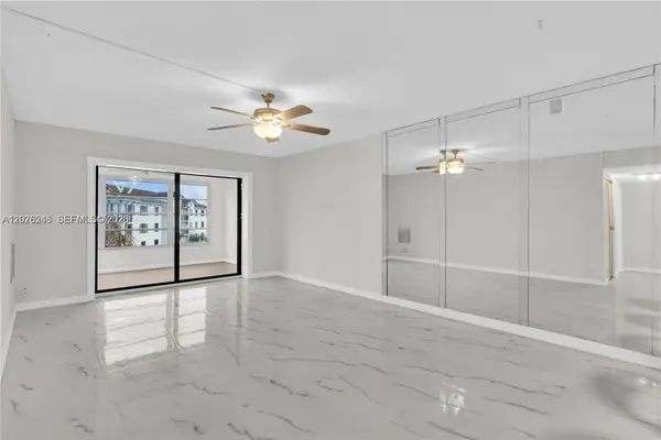 9355 SW 8th St #425, Boca Raton, FL 33428
