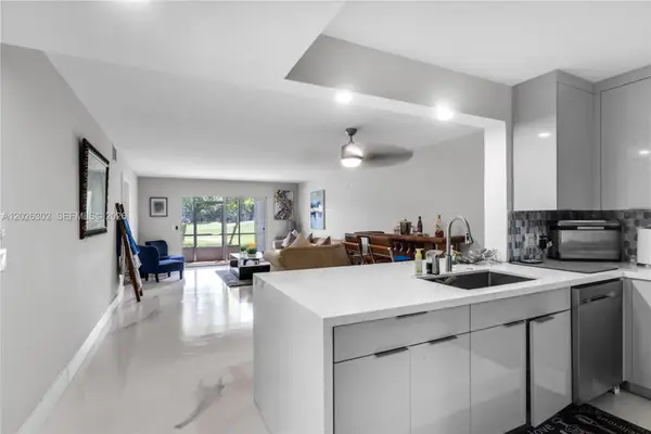 900 SW 128th Ave #105D, Pembroke Pines, FL 33027