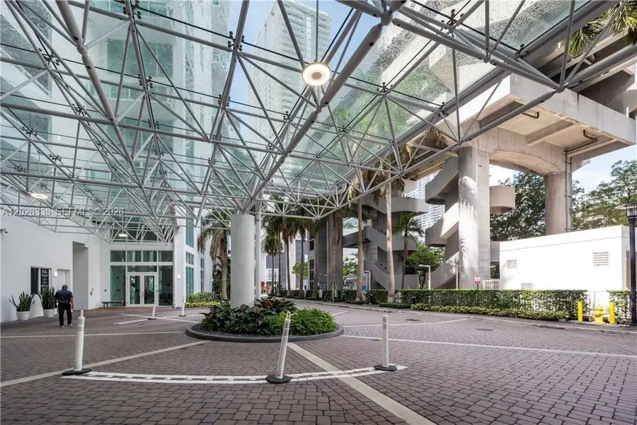 31 SE 5th St #705, Miami, FL 33131 - #3