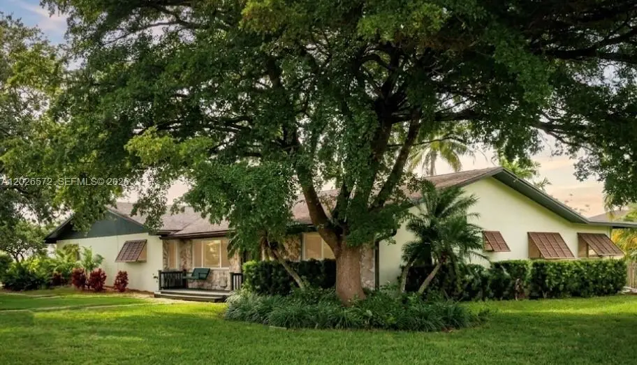 19505 SW 272nd St, Homestead, FL 33031 - #1