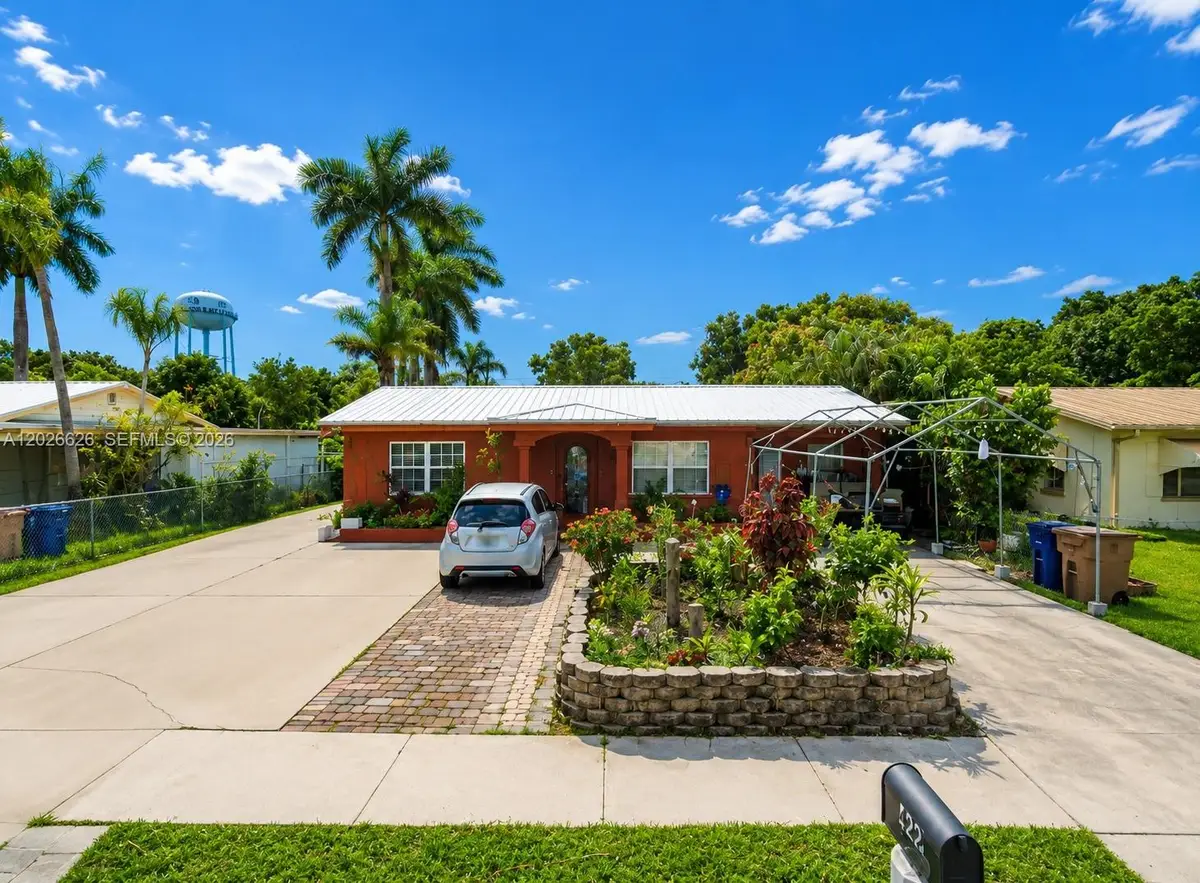 422 Ballair Rd, Fort Myers, FL 33905 - #1