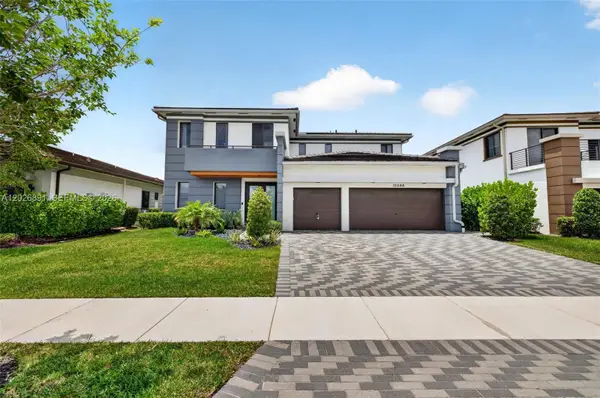 10566 N Lago Vista Cir, Parkland, FL 33076