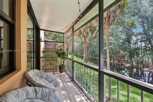 400 Commodore Dr #206, Plantation, FL 33325