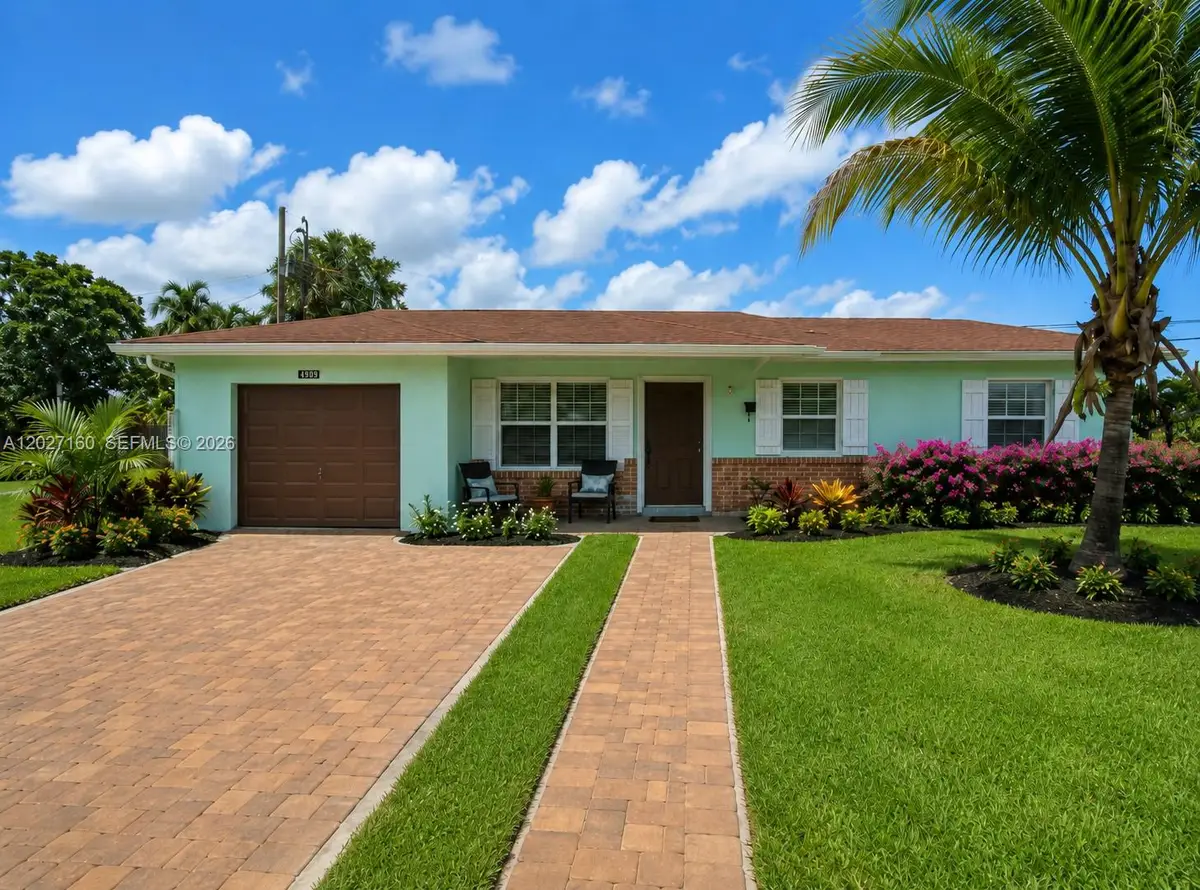 4909 Caribbean Blvd, West Palm Beach, FL 33407 - #1