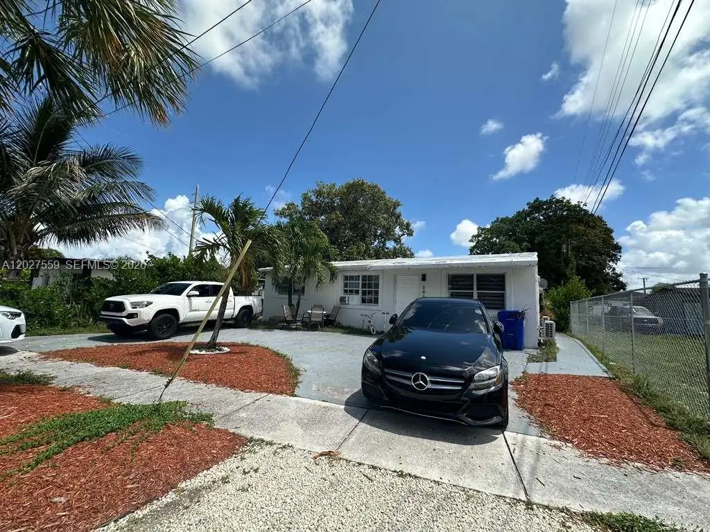 685 SW 7th Ter, Dania Beach, FL 33004 - #1