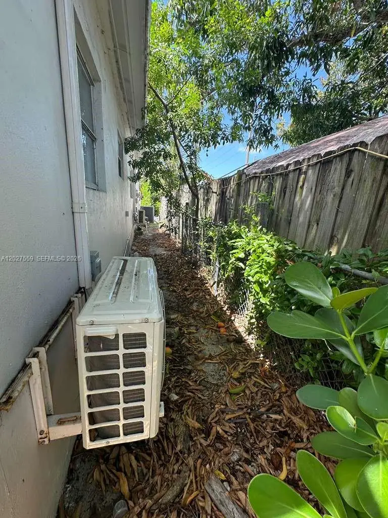 685 SW 7th Ter, Dania Beach, FL 33004 - #2