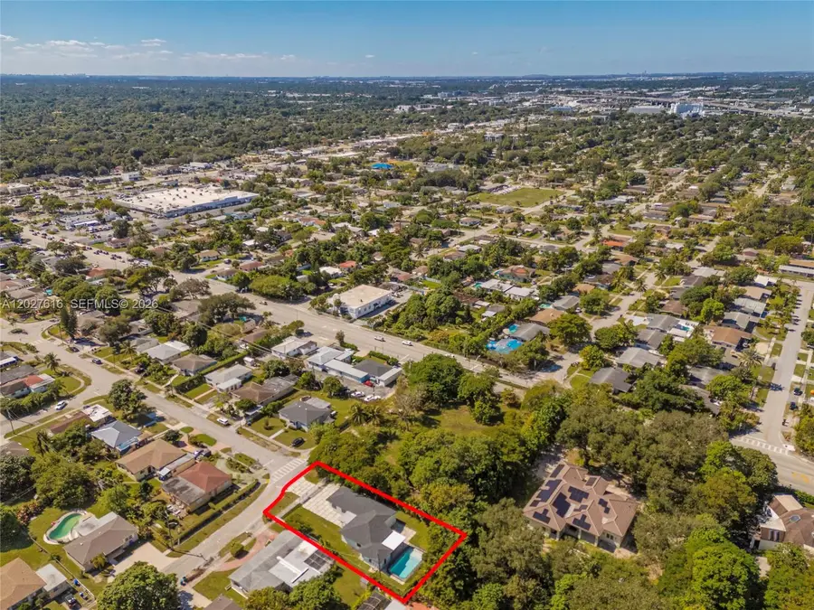 651 NE 172nd St, Miami, FL 33162 - #3