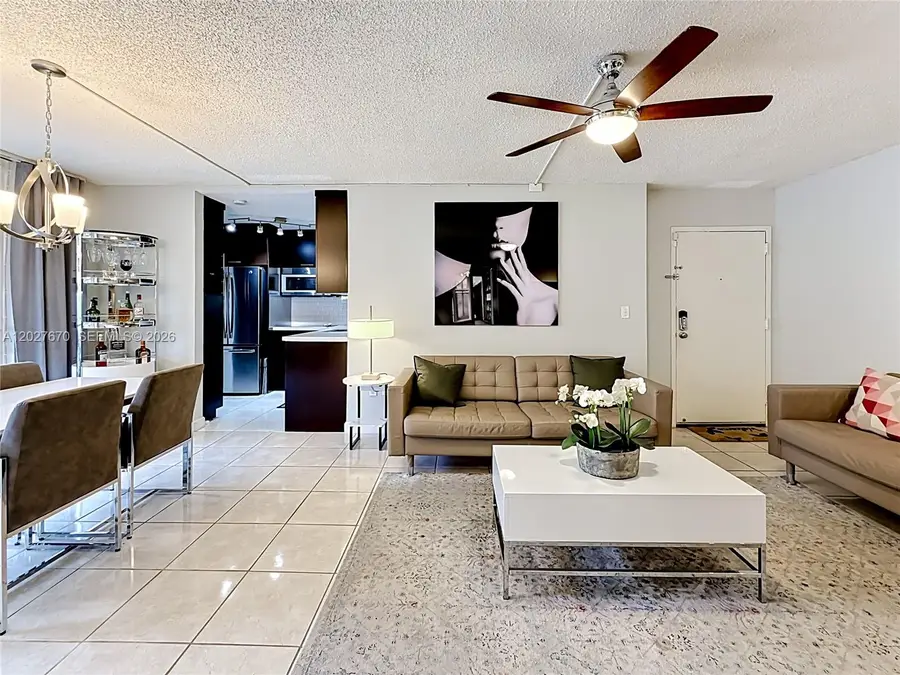 9350 Fontainebleau Blvd #101, Miami, FL 33172 - #3