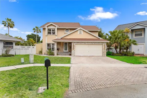 1051 SW 95th Ter, Pembroke Pines, FL 33025