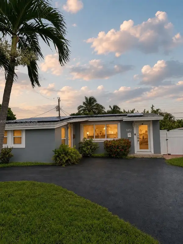 5651 NE 9th Ave, Oakland Park, FL 33334