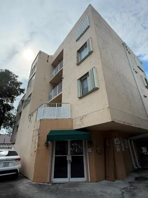 814 NW 36th Ave #208, Miami, FL 33125