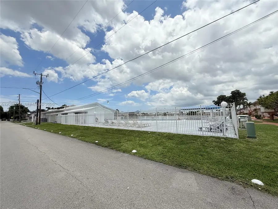 725 SW 11 Ave #F8, Hallandale Beach, FL 33009 - #2