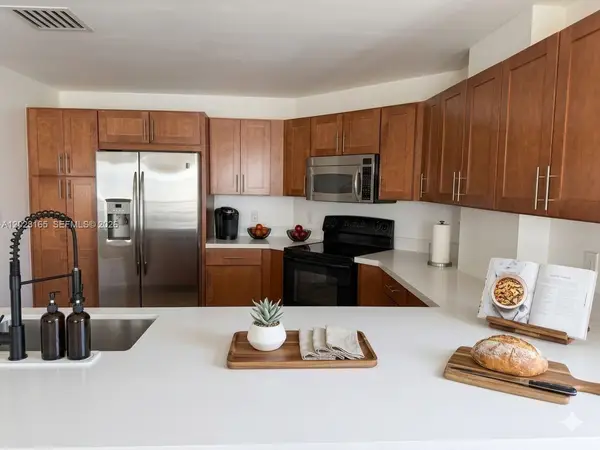 8390 SW 72nd Ave #519, Miami, FL 33143