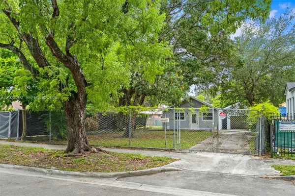352 NW 41st St, Miami, FL 33127