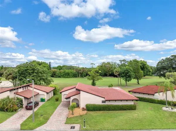 8176 Pine Cir #6, Tamarac, FL 33321