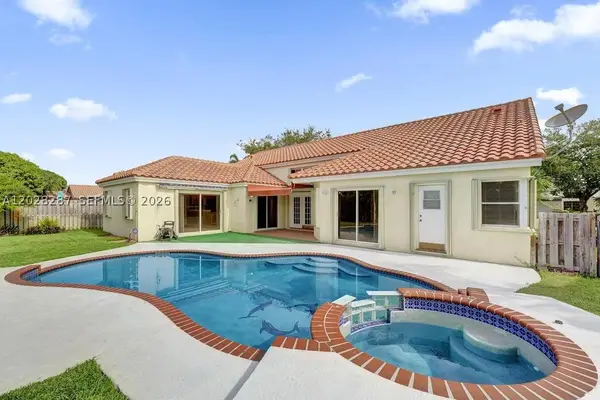 8860 Southern Orchard Rd S, Davie, FL 33328