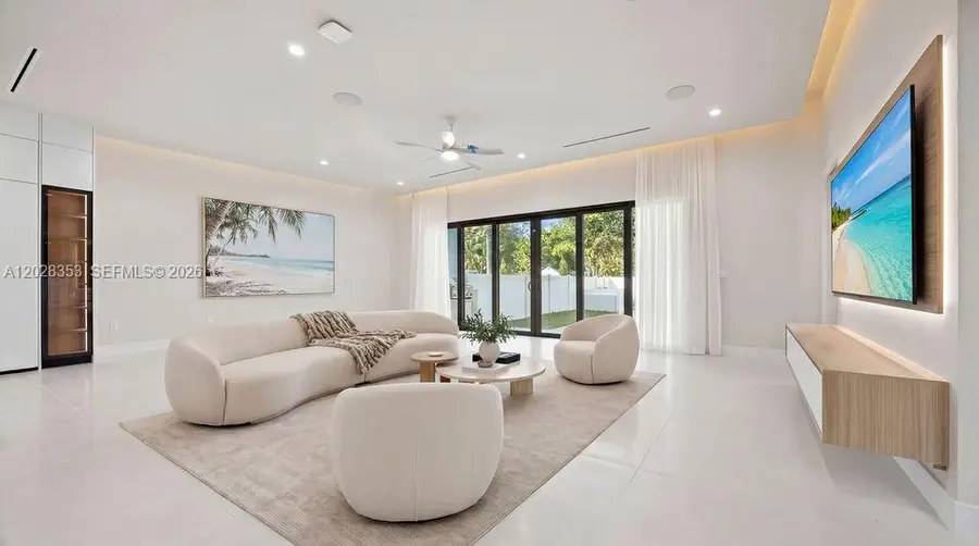 1135 NE 11th Ave, Fort Lauderdale, FL 33304 - #2